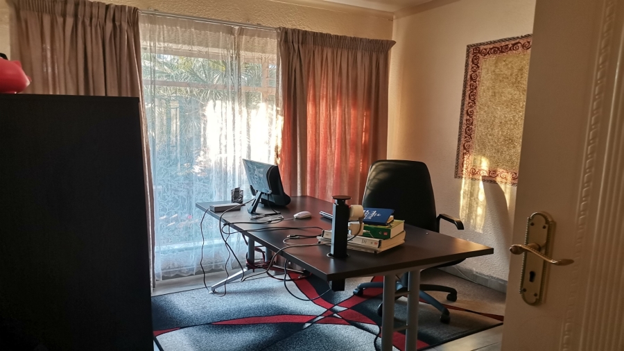 5 Bedroom Property for Sale in Miederpark North West